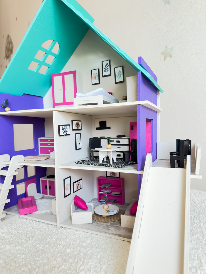 Renkli Oyun Evi – Balkonlu Ahşap Çocuk Oyun Evi