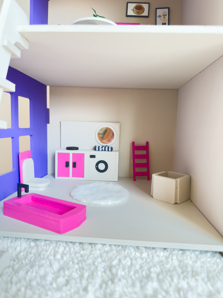 Büyük Renkli Oyun Evi – Balkonlu Ahşap Çocuk Oyun Evi