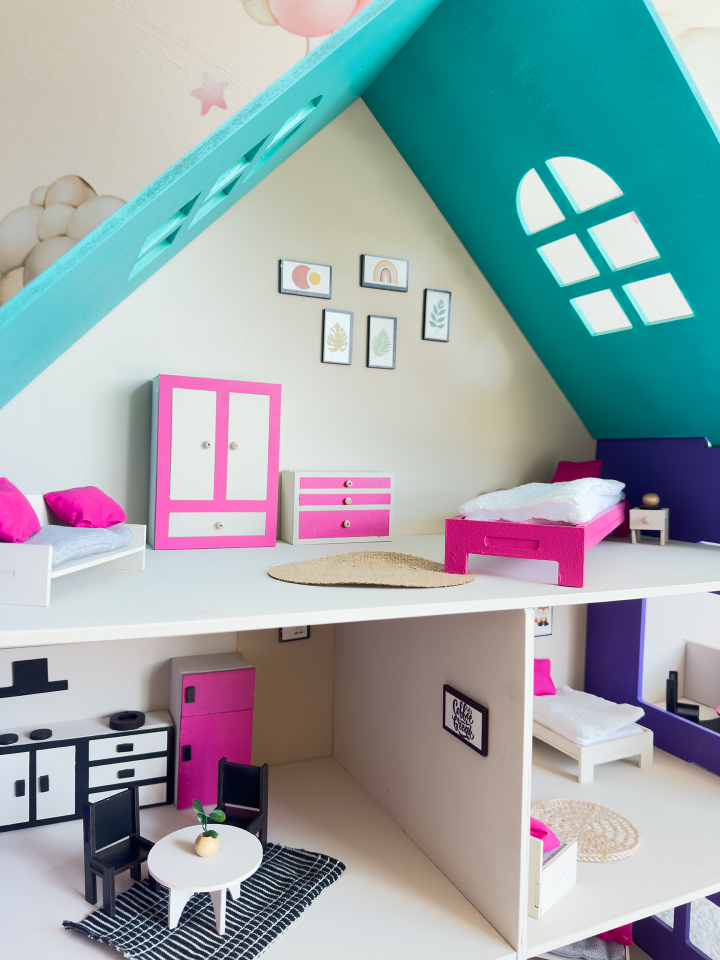 Büyük Renkli Oyun Evi – Balkonlu Ahşap Çocuk Oyun Evi