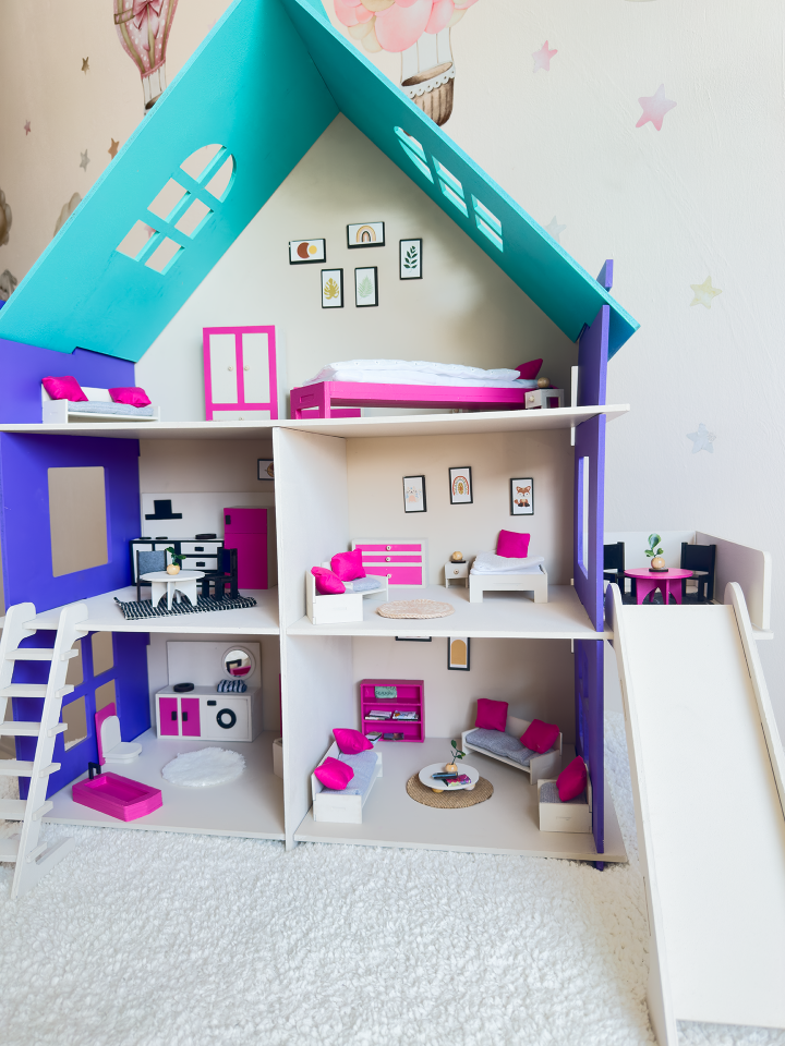 Büyük Renkli Oyun Evi – Balkonlu Ahşap Çocuk Oyun Evi