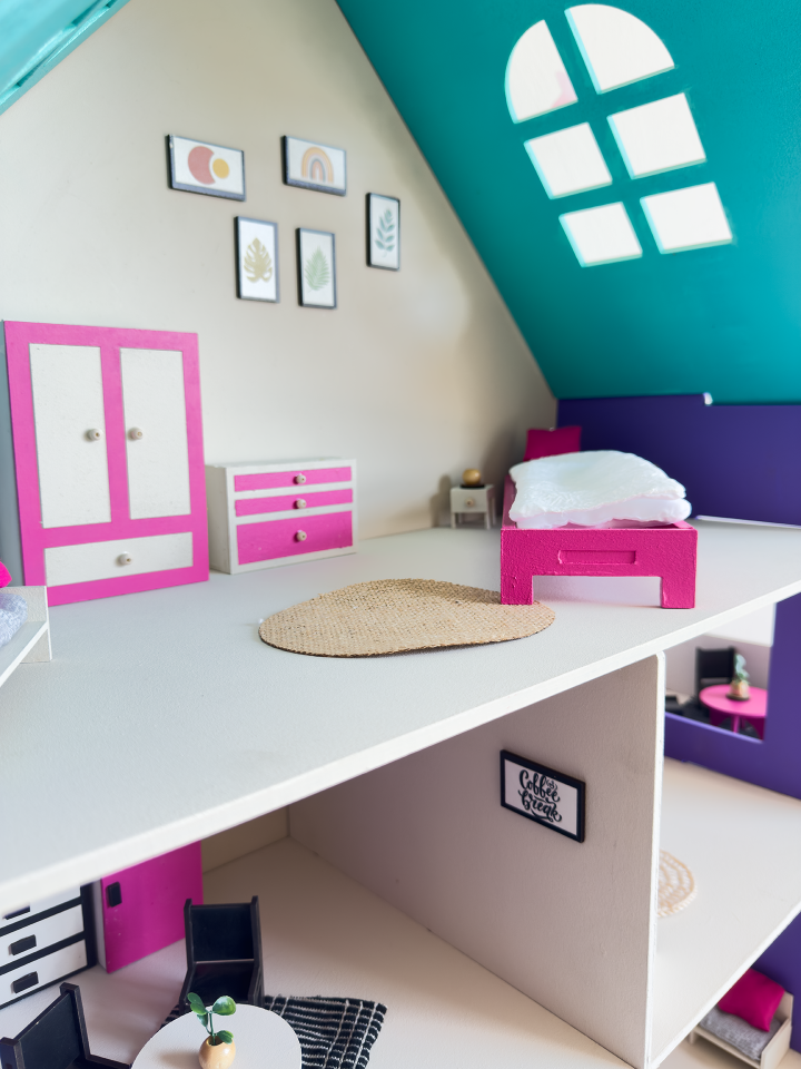 Büyük Renkli Oyun Evi – Balkonlu Ahşap Çocuk Oyun Evi